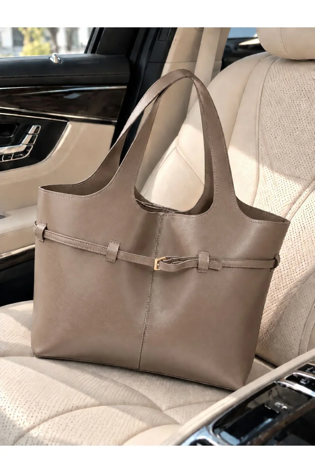 KADIN OMUZ ÇANTASI MAKYAJ ÇANTASI HEDİYELİ UZUNLUK 36 CM ENİ 46 CM GENİŞLİK 12 CM