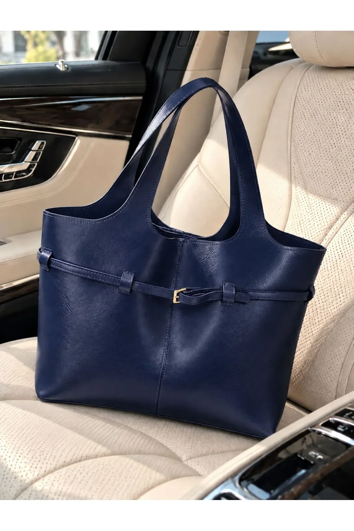 KADIN OMUZ ÇANTASI MAKYAJ ÇANTASI HEDİYELİ UZUNLUK 36 CM ENİ 46 CM GENİŞLİK 12 CM